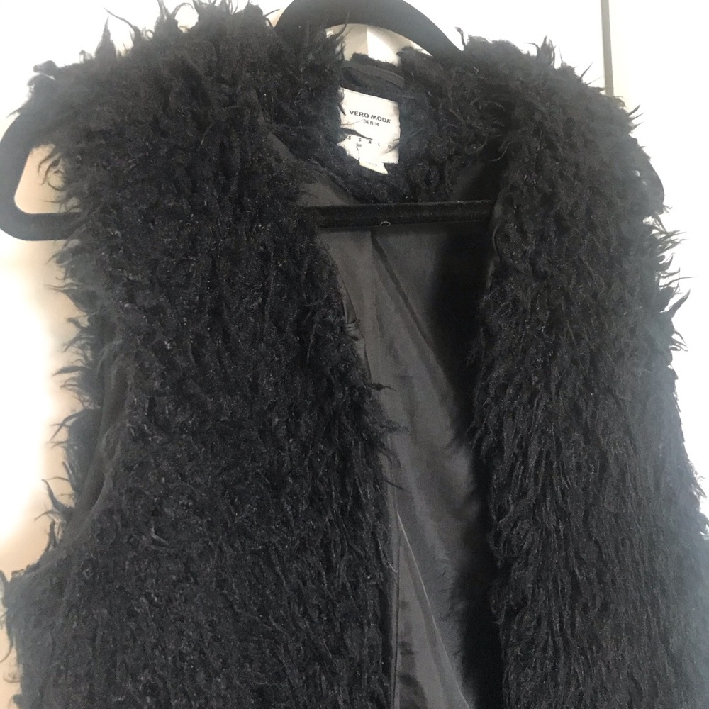 Black Shagged vest - Picture 3 of 3